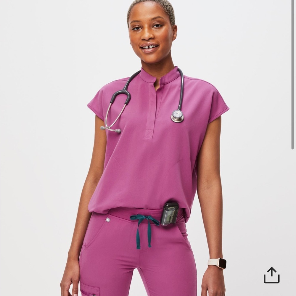 Figs rafaela oversized scrub top